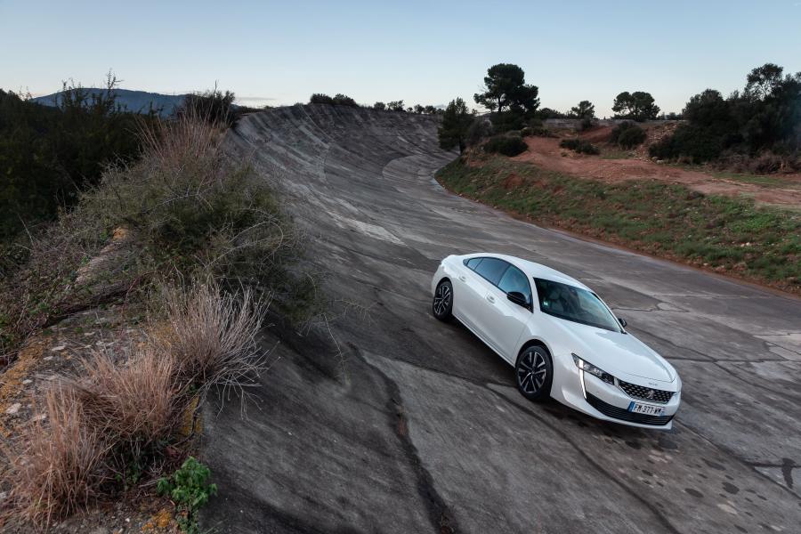  Peugeot 508 GT HYBRID 2019 года  (WW) (фото 12 из 40)